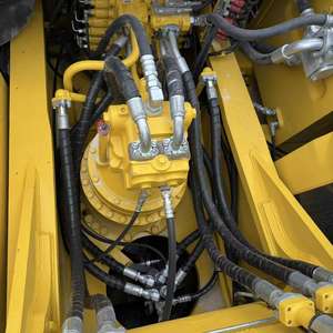 Excavatrice sur chenilles Komatsu PC450 45T d'occasion, modèle 2023, moteur Cummins, capacité de la benne de 2,1 m, pompe à engrenages certifiée, performance éprouvée - Product Image 5