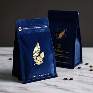 Pochette debout mate de luxe au toucher en velours imprimée sur mesure avec fermeture éclair pour les échantillons de soins de la peau en poudre de protéine de café de qualité supérieure aliments pour animaux de compagnie - Product Image 5