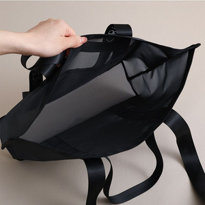 Sac fourre-tout en maille de nylon réutilisable avec poignées imprimées personnalisées, sac de shopping en maille, sac de plage en maille avec logo personnalisé - Product Image 2