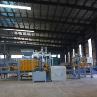 Machine hydraulique QT8-15 pour la production de bordures en béton pour routes