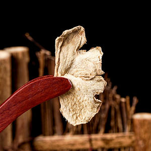 Les tranches de gingembre sec, un produit de haute qualité, est l'une des épices que nous utilisons fréquemment. Il est couramment utilisé dans la cuisine. - Product Image 6