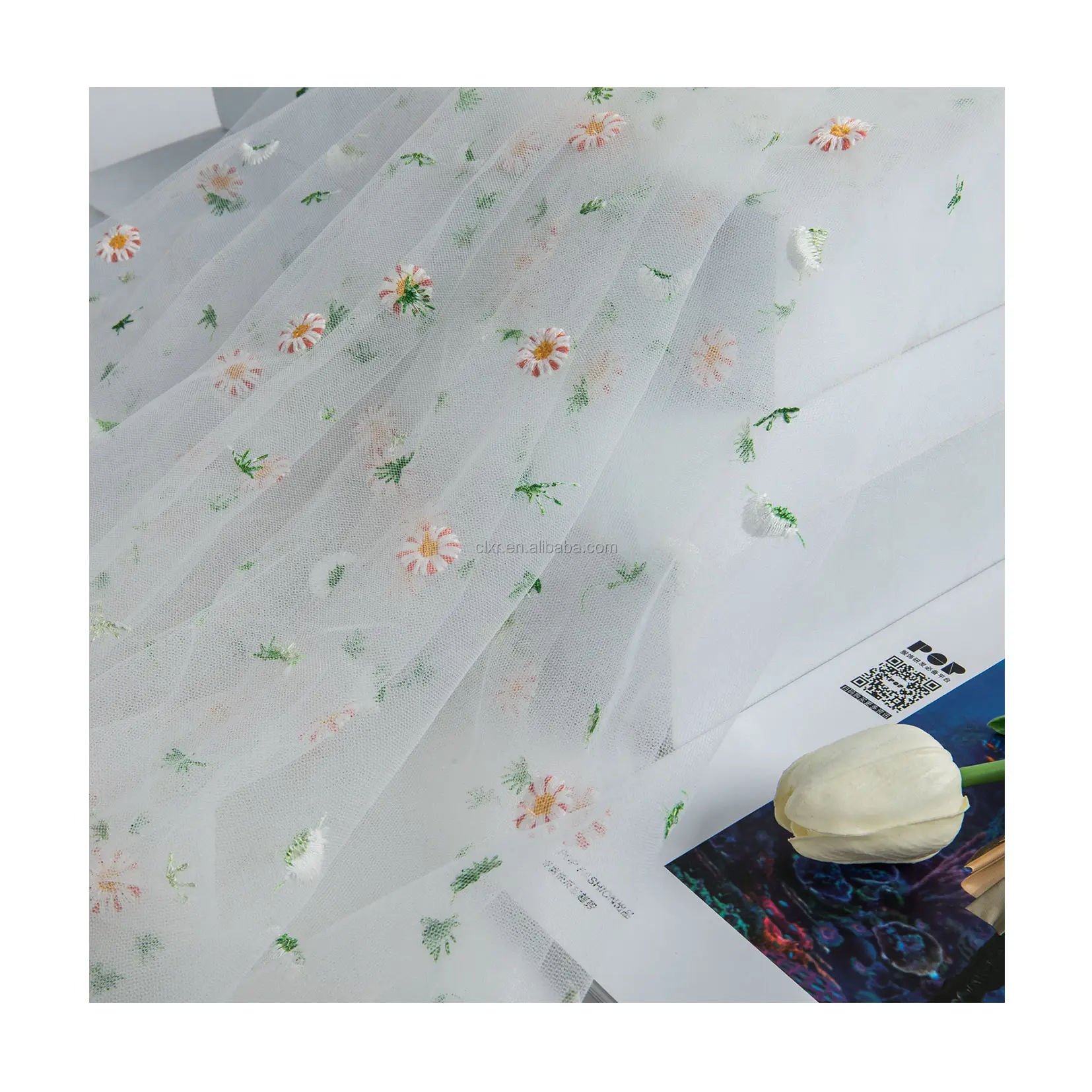 100% Polyester Mooie Daisy Bloem Geborduurde Tule Stof Voor Trouwjurk Rok Decoratie