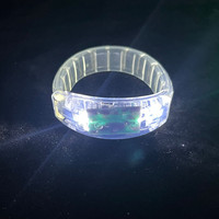 Bracelet LED en TPU avec logo personnalisé avec lampe de poche activée par le son d'un concert de musique pour le ramadan et les fêtes de remise des diplômes