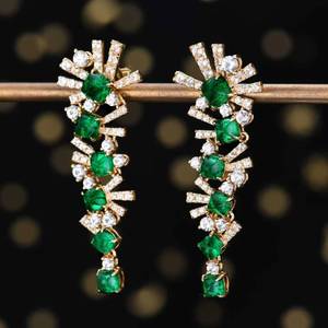 SGARIT Joyería Fina, Pendientes de Esmeralda Verde Muzo Natural de 3.32ct, Oro de 18K con Detalles de 104 Zafiros Blancos - Product Image 1