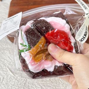 Jouet sensoriel en silicone de qualité alimentaire, en forme de gaufrette cerise et de crème, jouet de décompression anti-stress - Product Image 6