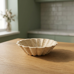 Bol décoratif en travertin premium à cannelures, avec un design sculpté élégant, pour la décoration intérieure moderne et les accents décoratifs - Product Image 1