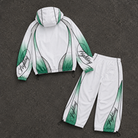 Ensemble de survêtement Techwear futuriste vert dégradé, veste à capuche streetwear et pantalon large, design à lignes courbes, ensemble sport décontracté