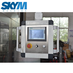 Machine de remplissage de bouteilles de boissons <span class=keywords><strong>SKYM</strong></span> 2000BPH 3 en 1 entièrement automatique pour eau minérale pure A à Z, installation complète pour petites productions - Product Image 5