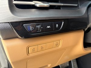 Minivan Familiar Diésel Automática Blanca 2023 de 4ª Generación con Puertas Correderas Eléctricas y Gran Capacidad - Product Image 3