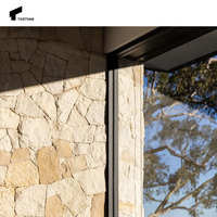 Pierre de parement en pierre calcaire beige naturelle Tostone, durable et économique, pour cheminée de villa de luxe à surface fendue