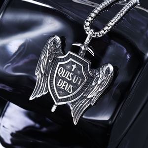 Collar con Colgante de San Miguel Arcángel en Acero Inoxidable, Escudo Alado con Espada, Tono Plateado, Estilo Gótico Urbano para Hombre - Product Image 4