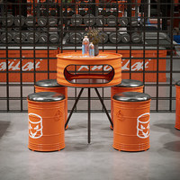 Ensemble de mobilier de bar commercial tendance : table et chaises en forme de fût d'huile, tabourets de rangement, style industriel en fer, pour extérieur