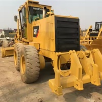 Niveleuse Caterpillar 120K d'occasion en excellent état, faible nombre d'heures de fonctionnement, prête à être expédiée par voie maritime