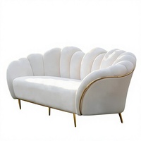 Canapé de mariage de luxe en velours blanc avec pieds coniques dorés, chaise trône au design moderne, mobilier pour banquets de mariage, événements et hôtels, location