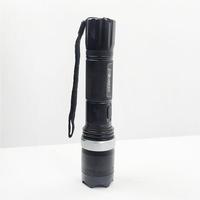 Lampe torche LED professionnelle 8810 haute puissance rechargeable pour patrouille, sécurité extérieure et outil d'urgence – Direct Usine