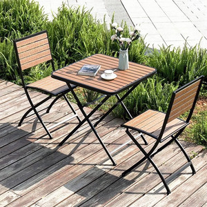Table de bistrot carrée pliable en WPC avec deux chaises pliantes, cadre en aluminium noir moderne, pour extérieur, cour, parc, <span class=keywords><strong>café</strong></span>, jardin - Product Image 1