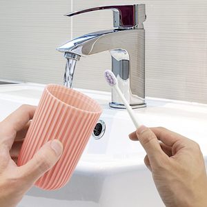Vente en gros Nouveau voyage écologique Portable voyage dentifrice <span class=keywords><strong>brosse</strong></span> <span class=keywords><strong>à</strong></span> <span class=keywords><strong>dents</strong></span> porte-gobelet étui de voyage boîtes de rangement - Product Image 2