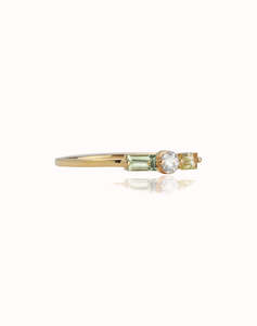 Anillo de Diamantes de Tres Piedras, Corte Brillante Redondo, Engaste de Garras, Gema Verde, Banda de Oro Amarillo, Colección de Anillos para Mujer - Product Image 1