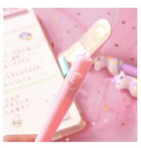 Venta al por mayor niños lindo unicornio LED luz azul hasta bolígrafo con imagen - Product Image 3