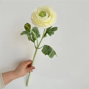 LUYI - Ranúnculos Artificiales de Lujo con Tacto Realista de 50 cm (19.5 Pulgadas), Tallos de Flores de Ranúnculo Blancas de Seda para Bodas - Product Image 3