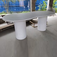 Table basse en bois blanc nordique en forme de nuage pour salon moderne