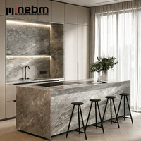 Îlot de cuisine moderne et luxueux avec table à manger extensible et poubelle intégrée