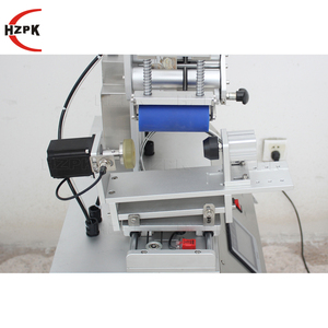 Machine d'étiquetage semi-automatique HZPK de bureau pour surfaces courbes double face, pour bouteilles et boîtes - Product Image 3
