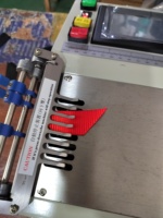 Machine de découpe de ruban automatique à grande vitesse pneumatique pour la coupe à chaud multi-angles pour les textiles en plastique d'acier de vêtements médicaux