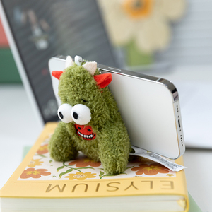 Vente en gros – Porte-clés en peluche amusant 2-en-1 de 15 cm, pendentif animal monstre mignon avec fonction support de téléphone, jouet anti-stress original - Product Image 5