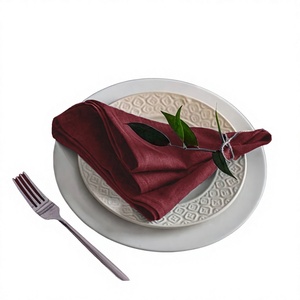 Servilletas de Algodón Cuadradas Modernas Color Rojo Borgoña para Fiestas, Navidad y Eventos, Ecológicas, Venta al Por Mayor - Product Image 2