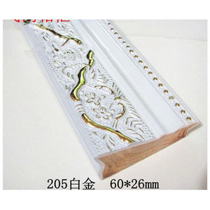 Moldura Decorativa de Yeso Blanco Dorado 205, 60x26mm, Estilo Europeo para Techo - Product Image 1