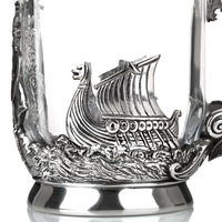Chope à bière en verre avec base et poignée en alliage de zinc, magnifique chope en verre étain, type tankard, avec motif Viking et navire long.
