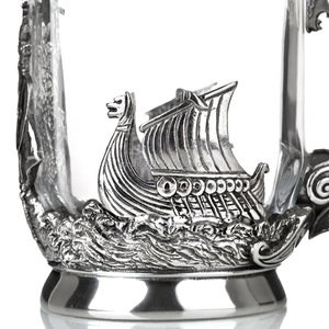 Chope à bière en verre avec base et poignée en alliage de zinc, magnifique chope en verre étain, type tankard, avec motif Viking et navire long. - Product Image 3
