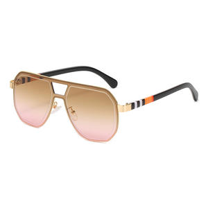 Lunettes de soleil irrégulières Qianai pour femmes, UV400, monture large, style aviateur, monture rose, verres gris orange - Product Image 3