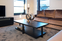 Table basse rectangulaire en bois massif Oakura, finition noire brossée, élégante, pour salon