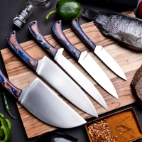Collection de 5 couteaux de chef japonais faits à la main en acier Damas 67 couches avec manches en bois Pakka bleu et étui en cuir