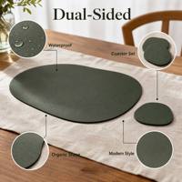 Ensemble de sets de table et de sous-verres imperméables double face en PU, forme de galet organique, vert forêt mat, pour table à manger