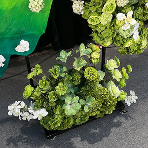 Panneau de fond en fleurs artificielles en soie en forme de papillon géant pour décorations de mariage - Mur floral moderne et écologique - Product Image 3