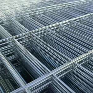 Fabrika doğrudan tedarik sağlam dayanıklı 25*25mm sıcak daldırma galvanizli hayvan kafesi kaynaklı örgü üniforma örgü delik kesme çiftlik çiti - Product Image 3