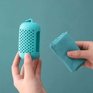 Nouvelle promotion : Serviette rafraîchissante mini de sport et de voyage de haute qualité avec étui en silicone - Product Image 2