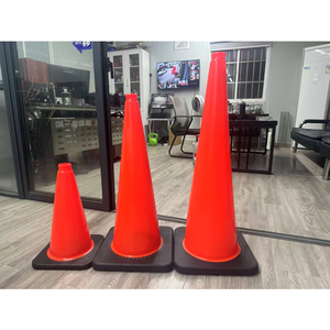 Inşaat bölgeleri ve otoyollar için trafik konisi ile 28 kırmızı yansıtıcı <span class=keywords><strong>PVC</strong></span> yanıp sönen ışık - Product Image 2