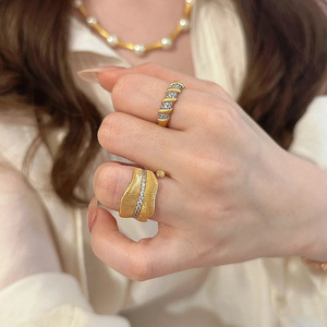 2026 Ensemble de bijoux de doigt de luxe léger italien, bague en strass motif feuille de <span class=keywords><strong>bananier</strong></span> brossée, style rétro palais élégant et haut de gamme - Product Image 2