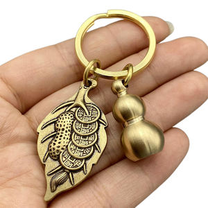 Cadeau commémoratif personnalisé en alliage de zinc de style vintage gravé, léger, de haute qualité, pour l'alpinisme - Product Image 4