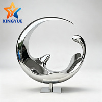 Sculpture de lune en acier inoxydable poli miroir sur mesure, installation artistique moderne d'extérieur avec fonction d'éclairage LED