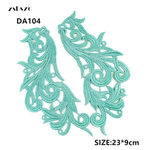 Paire de miroirs en dentelle guipure florale bleu Tiffany avec appliques miroir vert sauge pour pinces à cheveux faites à la main, accents de vêtements et artisanat de journalisation - Product Image 3