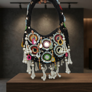Elegante Bolso de Mano Casual de Resina Hecho a Mano, con Perlas de Media Luna y Bordado Zardozi, Ecológico y Duradero para Bodas - Product Image 3