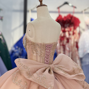 Robe de bal de Quinceañera 6868 avec imprimé princesse en strass et cristaux, antistatique, couleur champagne, décolleté cœur, traîne chapelle et nœud - Product Image 6