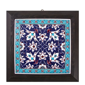 Azulejo Turco Pintado a Mano con Marco de Cerámica - Product Image 1