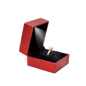 Caja de Joyería Cuadrada Mini de Cuero PU de Lujo con Interior Suave, Impresión de Logotipo Personalizado, para Anillo de Compromiso o Regalo de Aniversario - Product Image 3