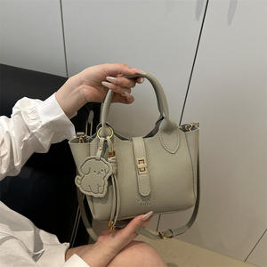 Nuevo Bolso de Mano Clásico de Moda en Color Sólido, Bolso Bandolera con Cadena Decorativa, Cierre de Cremallera, Forro de Poliéster - Product Image 3